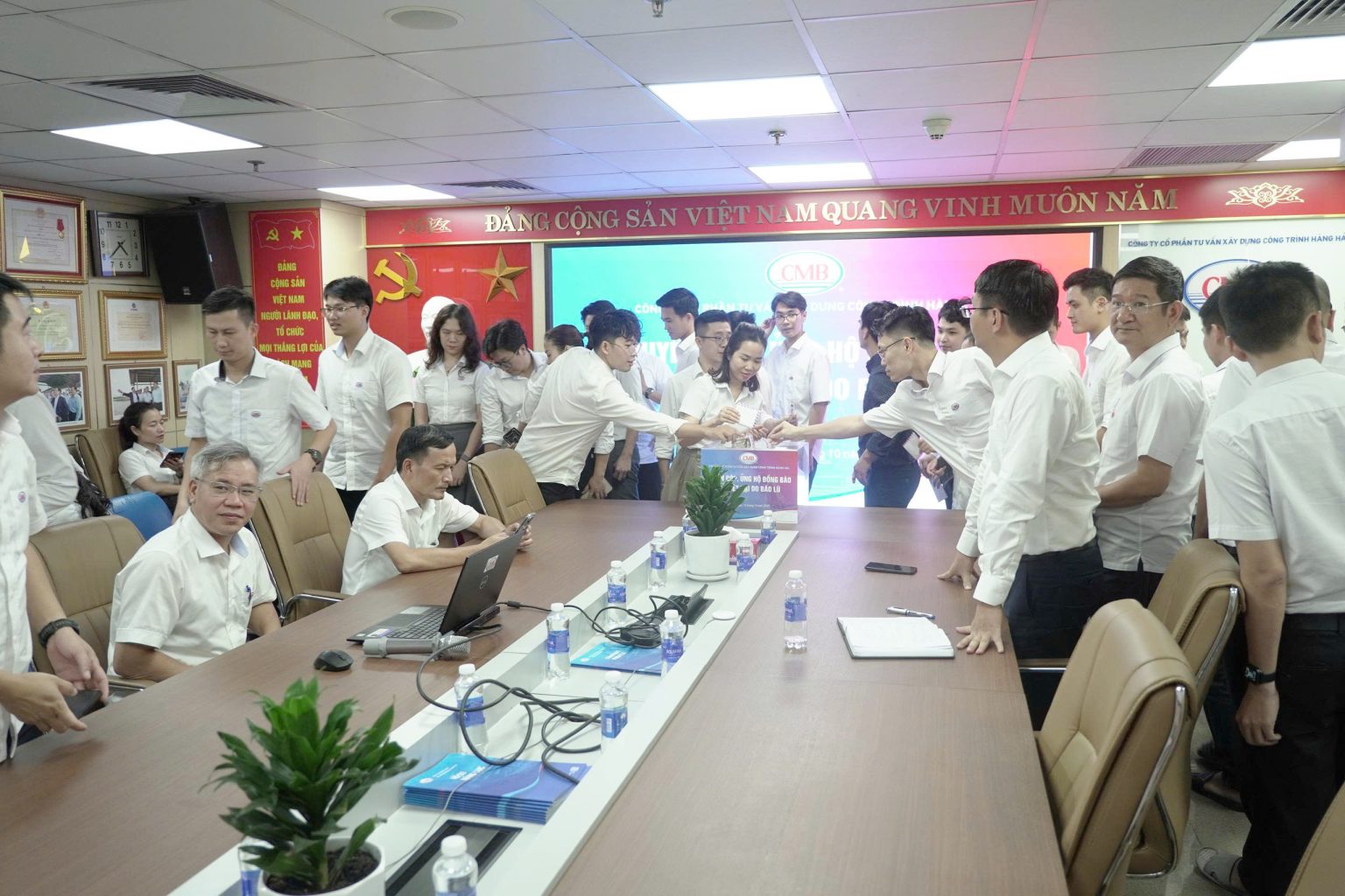 CMB – TỔ CHỨC QUYÊN GÓP, ỦNG HỘ ĐỒNG BÀO BỊ THIỆT HẠI DO BÃO LŨ