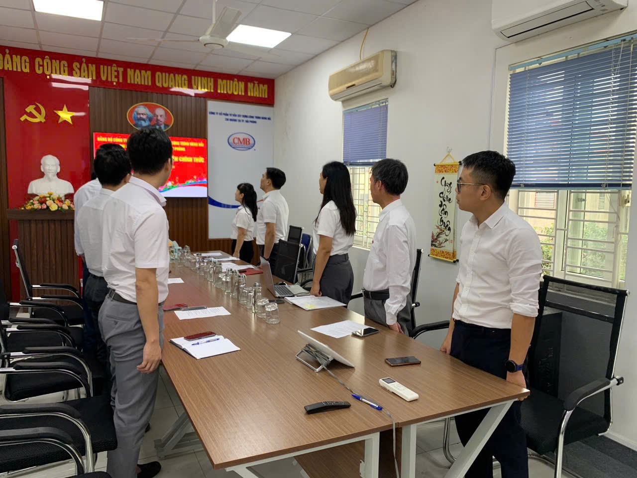 LỄ KẾT NẠP ĐẢNG VIÊN MỚI VÀ CÔNG BỐ QUYẾT ĐỊNH CÔNG NHẬN ĐẢNG VIÊN CHÍNH THỨC