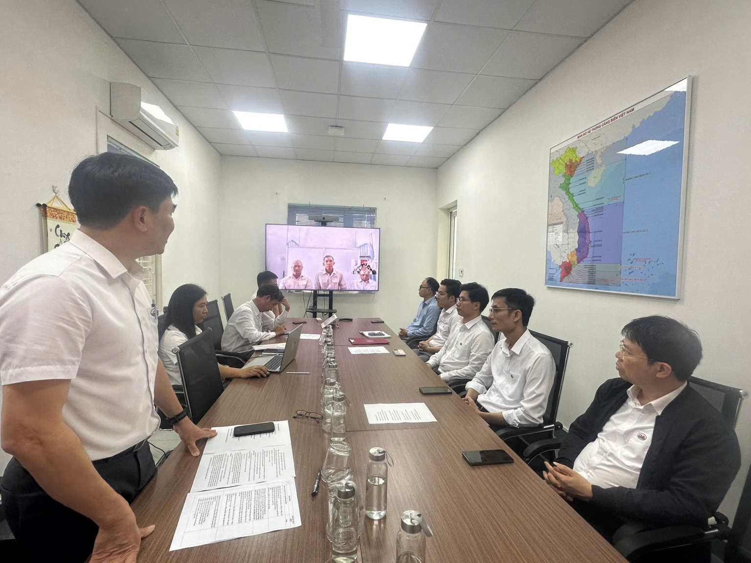 LỄ KẾT NẠP ĐẢNG VIÊN MỚI VÀ CÔNG BỐ QUYẾT ĐỊNH CÔNG NHẬN ĐẢNG VIÊN CHÍNH THỨC